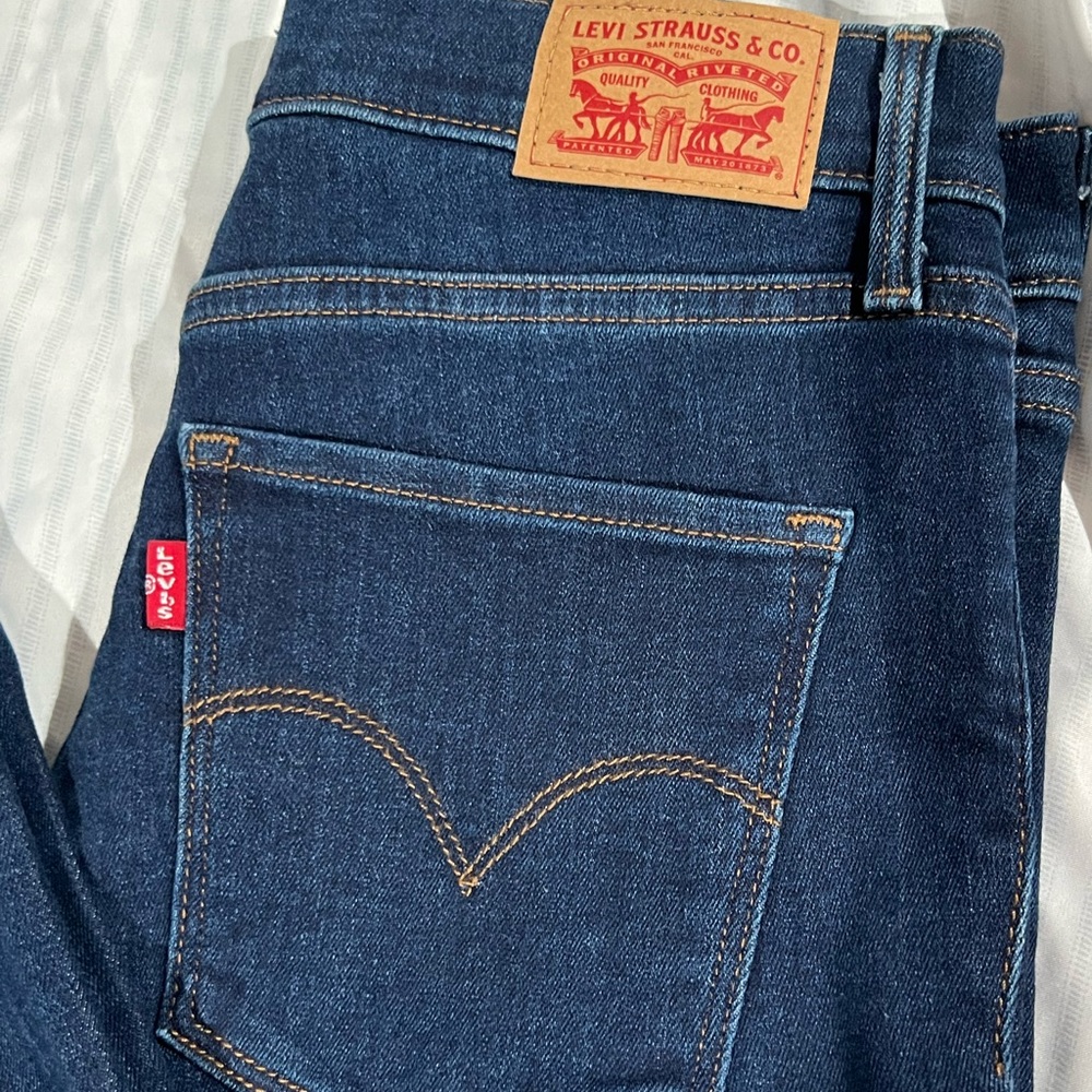 Levi’s slimming skinny’s
